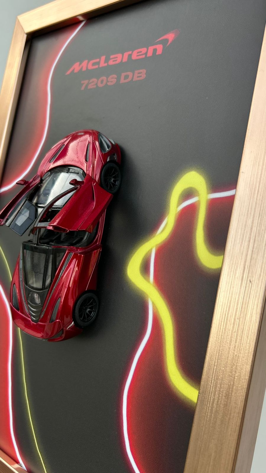 McLaren 720S – 1:36 Scale Model in Premium Frame