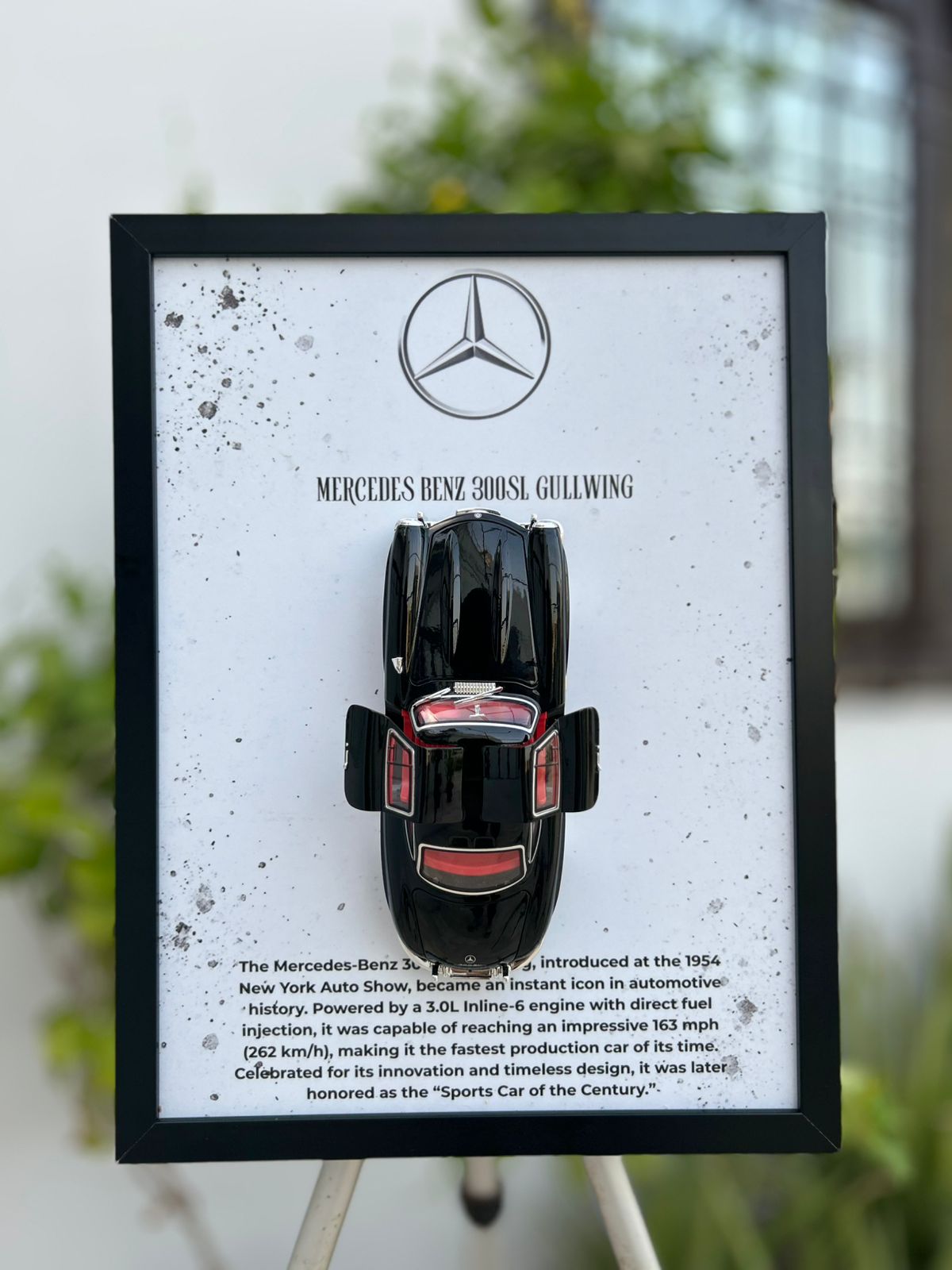 Mercedes-Benz Gullwing – 1:24 Scale Model in Premium Frame