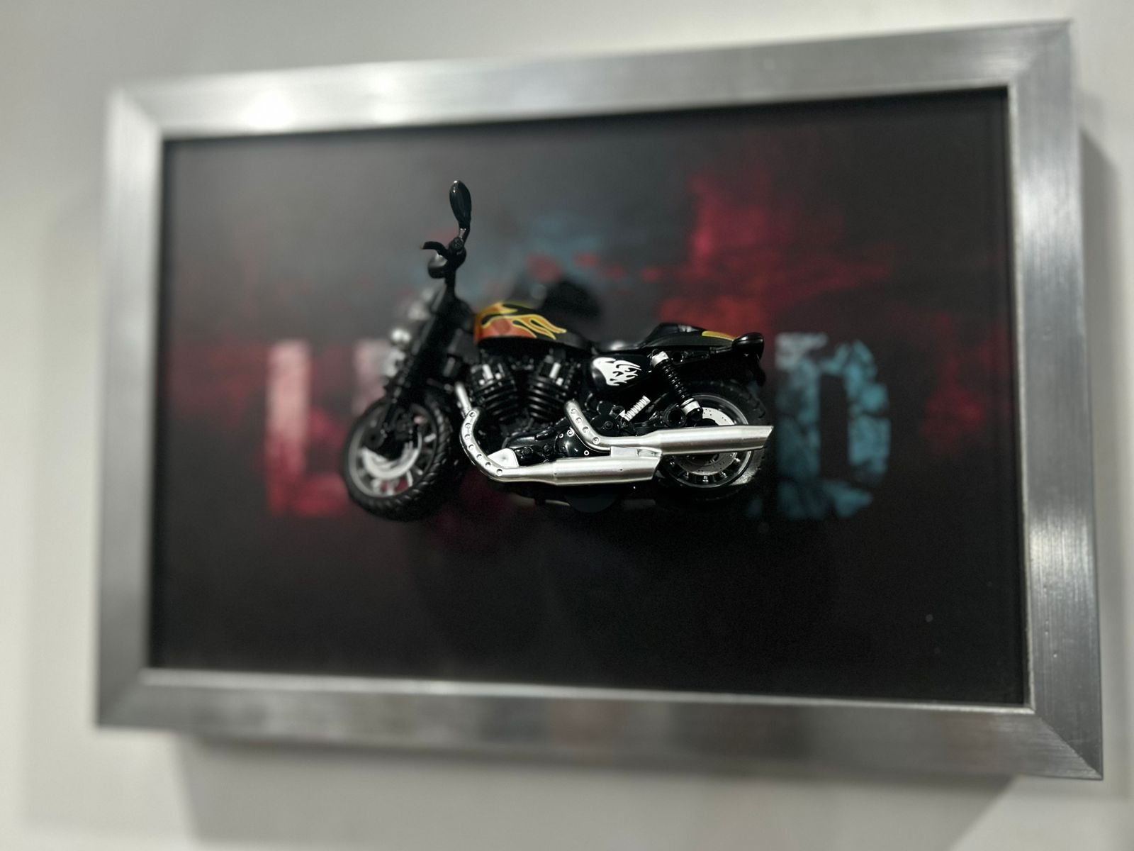 Harley Davidson – 1:12 Scale Diecast Model in Premium Frame