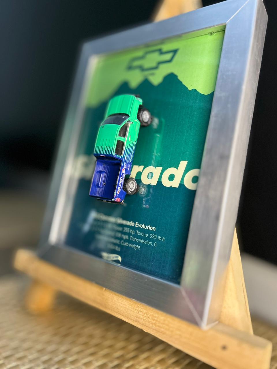 2015 Chevrolet Silverado Evolution – 1:64 Hot Wheels in Premium Frame